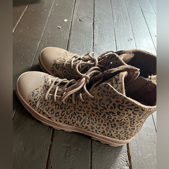 sketchers boots - Picture 2 of 6